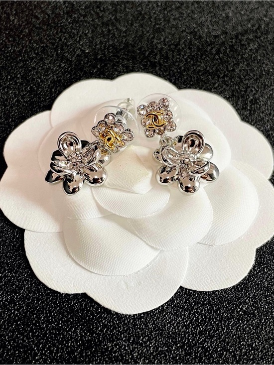 Excellent Used Condition Chanel Earrings main image 0
